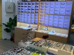 -天空之镜眼镜店蔡司依视路配镜授权零售店(望京颐堤港店)