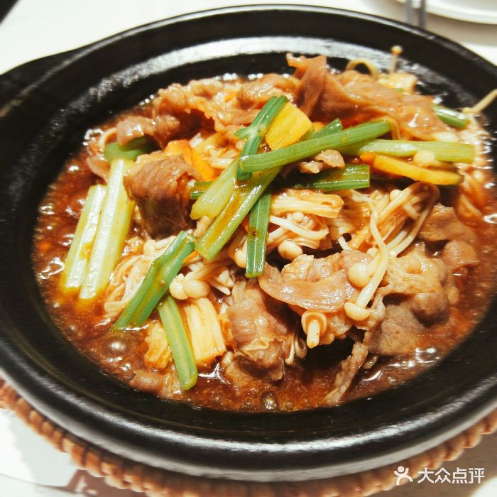 沙爹金针菇肥牛煲