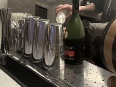 -瑞虹新天地月亮湾