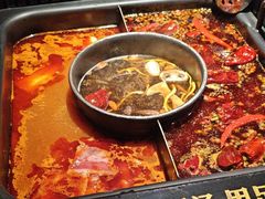 -老牌坊云南鱼豆花火锅(哈西万达店)