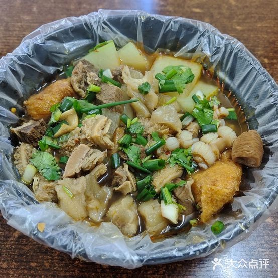 斌记连山顶牛(港田百货店)