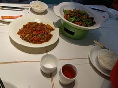 -阿瓦山寨·湘菜现炒·剁椒鱼头王(咸阳总店)