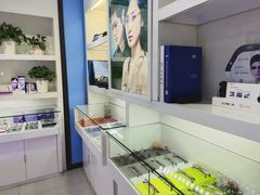-提一眼镜·蔡司·依视路(小寨店)