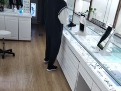 -翰佐蔡司小乐圆·依视路星趣控·暴龙眼镜折扣店