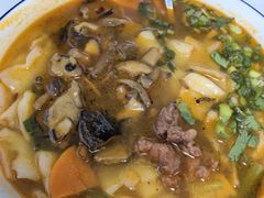 -明记汤揪片子炒面(红山市场特色美食街店)