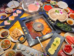-老牌坊云南鱼豆花火锅(爱建店)