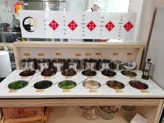 自助调料区-三头牛·潮汕牛肉生蚝火锅 (夏湾店)