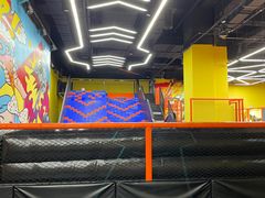 -爱蹦iBOON蹦床运动馆(江汉店)