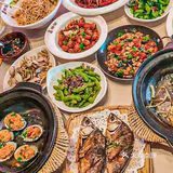 收(吃)到23年第一束(顿)女王花(小龙虾)!