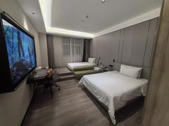 -西安大雁塔科技大学地铁站亚朵酒店