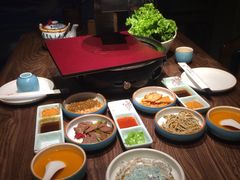 -明洞阿姨·韩式酱蟹烤肉·创意料理(三元桥店)