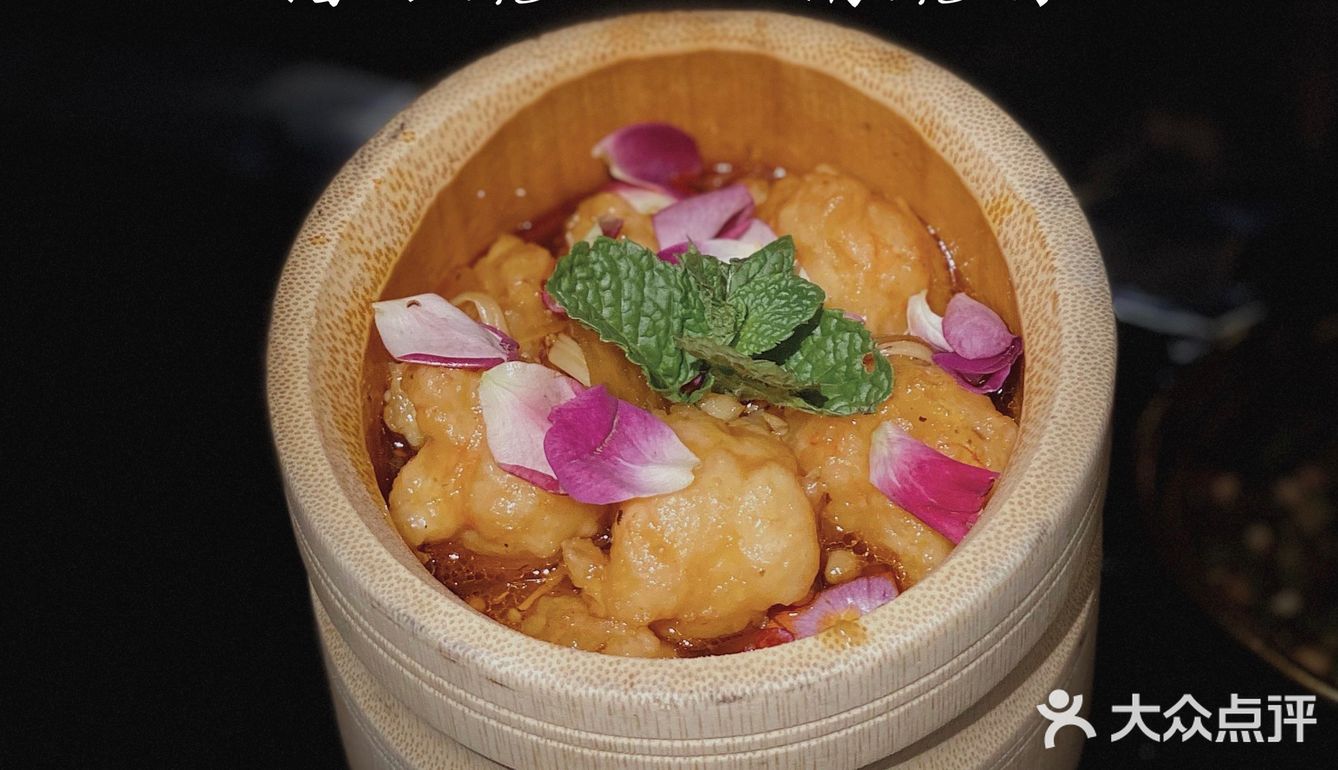 黑暗系风格网红烧烤 ｜ 潘小烧