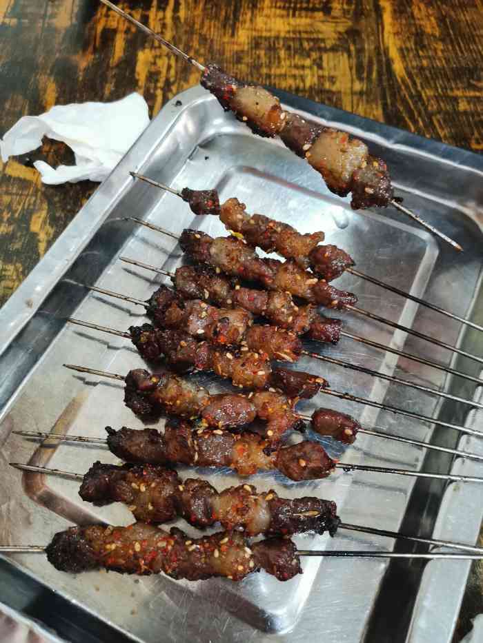 大尾巴羊肉串-"跟bf慕名而去,我们还算幸运,地方一下就.