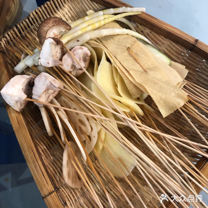 马路边边麻辣烫联盟路店图片