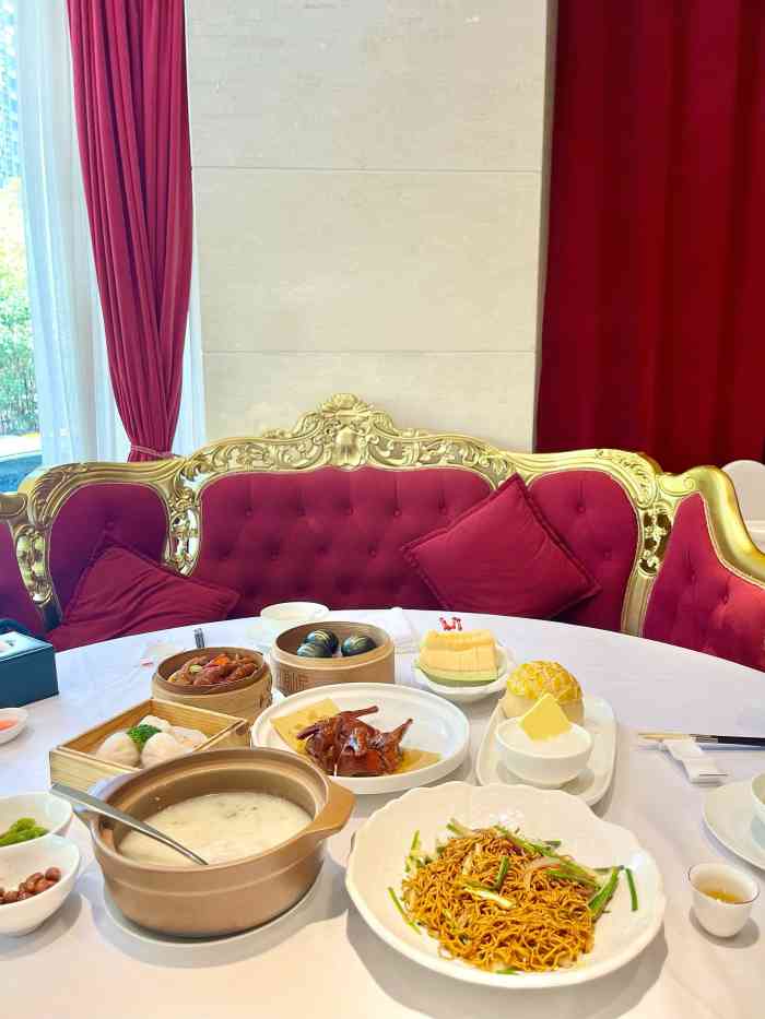 红顶食府(奥体店)-"红顶的环境和服务没得说.价格比我想象中的.