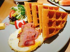 培根煎蛋华夫饼-Lia Cafe Bar Restaurant松山咖啡屋
