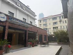 -汉庭优佳(上海娄山关路地铁站店)