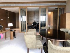 房间2客厅-上海滴水湖皇冠假日酒店
