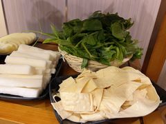 -菌海森林·非遗野生菌火锅(西山区滇池路摩根道店)