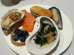 -广州万富希尔顿酒店·感趣自助餐厅·金秋蟹宴生蚝海鲜刺身烧烤