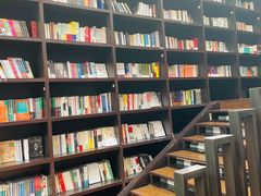 -钟书阁(松江泰晤士小镇店)