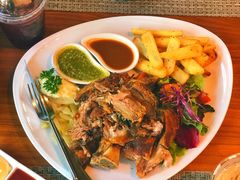 -Chom Cafe and Restaurant