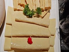 -老牌坊云南鱼豆花火锅(哈西万达店)