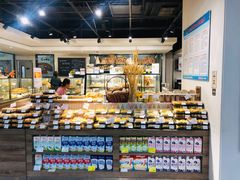 面包甜点陈列柜-欧式面包坊(青岛万象城店)