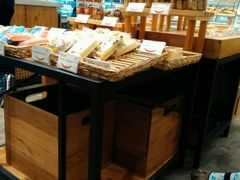 面包甜点陈列柜-皇冠幸福里动物奶油生日蛋糕(工业三路店)