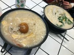 浓汤鱼汁小锅米线-肥汁米蘭香港米线(长宁来福士店)