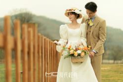 -现代经典婚纱摄影