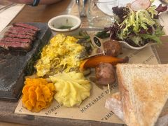 -Mark&Mars Restaurant