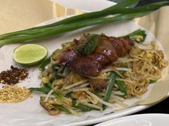 泰式炒金边粉配猪颈肉-帕蓝·暹罗料理(大学路店)