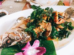 -Chom Cafe and Restaurant