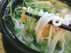 -丽虹云南过桥米线(兴工街店)