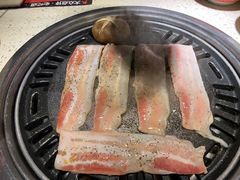 进烤炉的五花-猫爪爪原切自助烤肉(观音桥阳光世纪店)