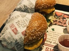 -The Habit Burger Grill 哈比特汉堡(复兴soho店)