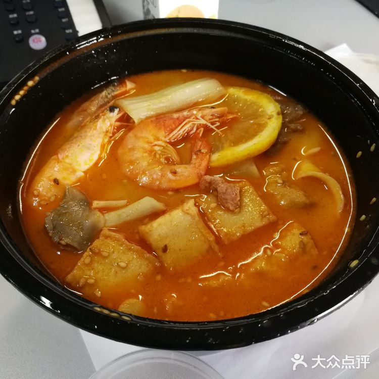 鱼豆腐、豆皮、各类蔬菜一如既往地优鲜