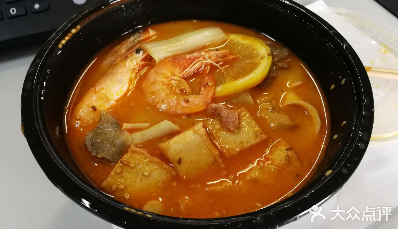 鱼豆腐、豆皮、各类蔬菜一如既往地优鲜