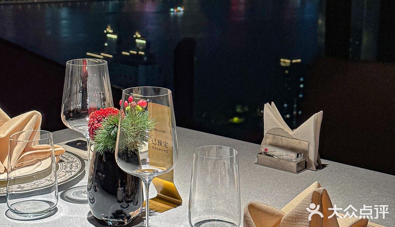 在41楼高空餐厅约会，浪漫到哭！！
