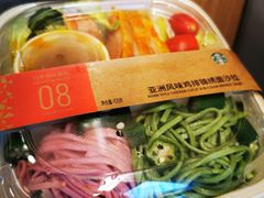 亚洲风味鸡排锦绣面沙拉-星巴克(北京南站2B检票口)