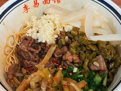 麻辣牛肉拼鸭干拌面-李易面馆(树木岭店)