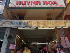 -Bánh Mì Huynh Hoa