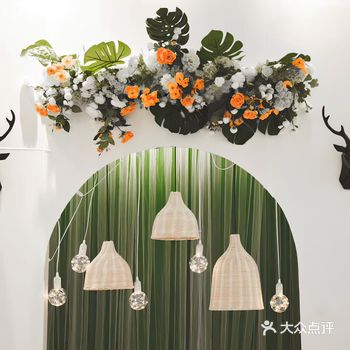 石膏像与清新花艺的完美搭配️