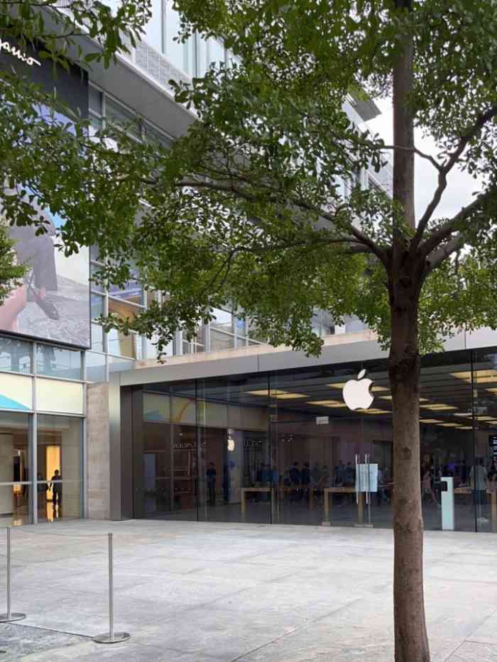 apple零售店(深圳益田假日广场店)-"苹果人真的好多[发呆][发呆][发呆