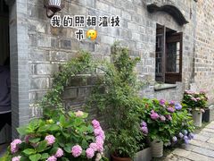 门口拍照的人很多-花·fleur古董西餐厅(西城夜未央店)
