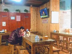 大堂-陇上全荟兰州传统牛肉面(延吉路店)
