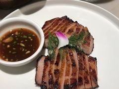 招牌炭烧猪颈肉-金椰壳· 大厨新加坡菜(壹方城店)