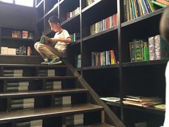 -钟书阁(松江泰晤士小镇店)