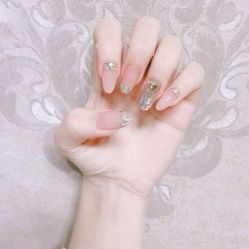 -苏彩·皮肤管理美甲美睫